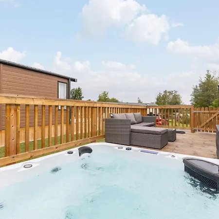 Mallard - Stunning With Hot Tub Holiday home